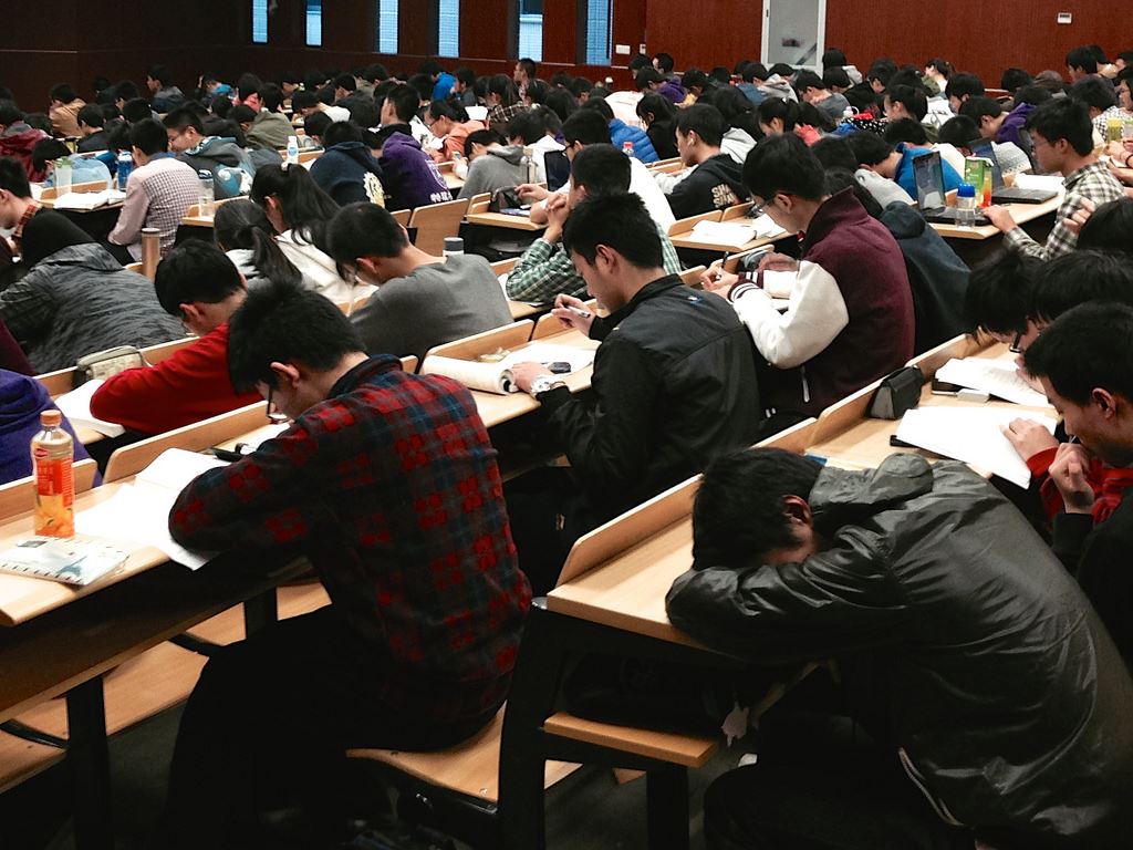 Here Are Top Five Tips To Maintain A High College GPA For Students
